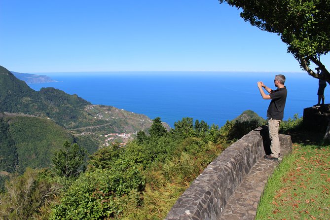 4x4 Full-Day Tour to Explore Portugal's Scents and Flavors - Santana’s thatched houses: short visit, big visual impact