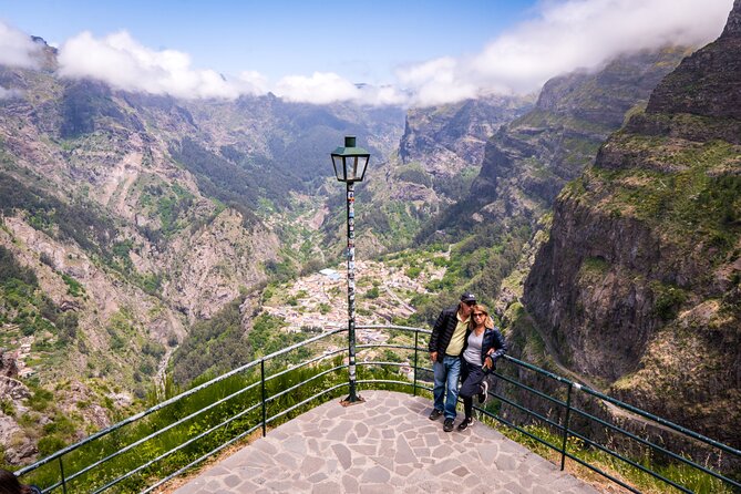 East of Madeira | Full Day 4x4 Tour - Pico do Arieiro early: getting views above the clouds