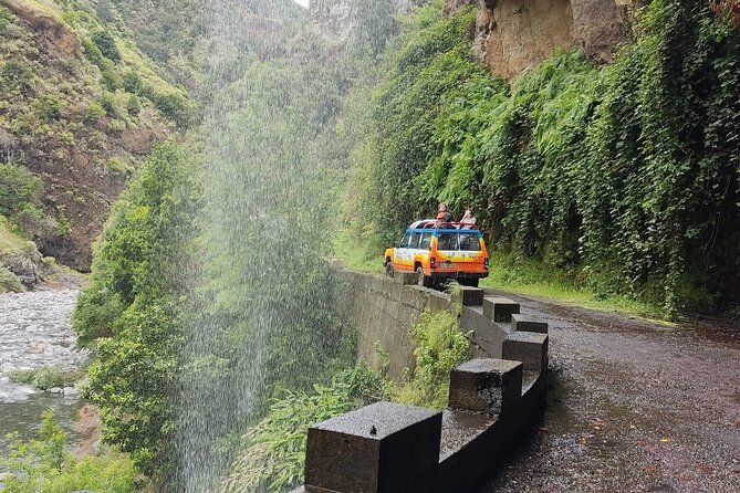 Exploring new Northwest frontiers: Beyond Madeira in 4x4 tour - Seixal and Poço das Lesmas: small well, dramatic coast