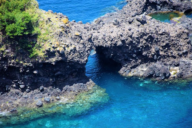 Full Day Tour of Madeira West - Bica da Cana viewpoint: laurel forest air and clouds below