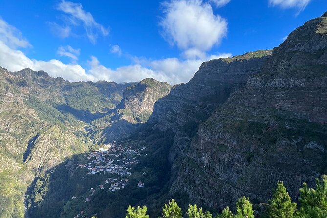 Funchal highlights 5h Private Tour in Madeira - Pico dos Barcelos (355 m): the “amphitheater” view over Funchal