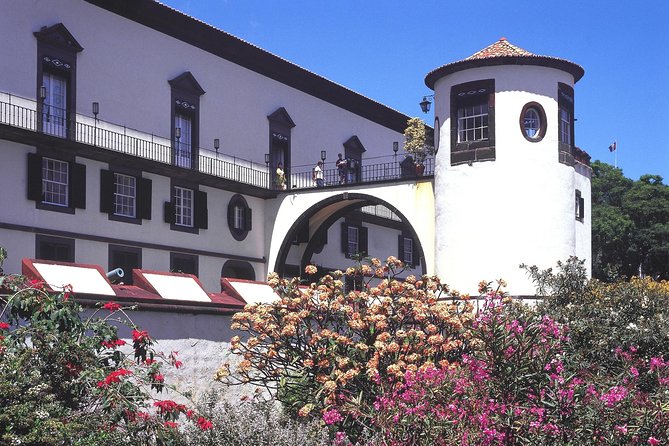 Funchal Hop-On Hop-Off Tour 3 in 1 - Cabo Girão Skywalk: the shuttle is included, the entry is not