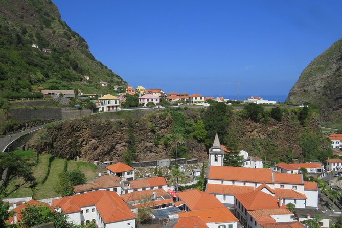 Half day jeep Wine tour and tasting, & sea cliff adventure - Quinta Grande and Campanário: rural roots and coastal life