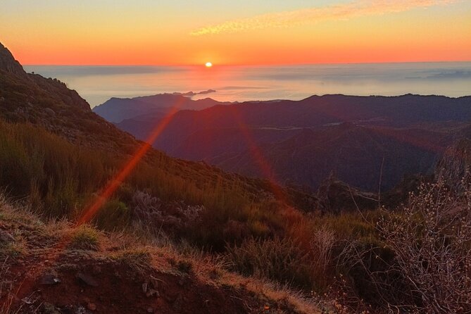 Half day Tour From 0 To 1818 Meters To Pico Do Arieiro Sunrise - Sunrise from Pico do Arieiro: the 1800-meter payoff