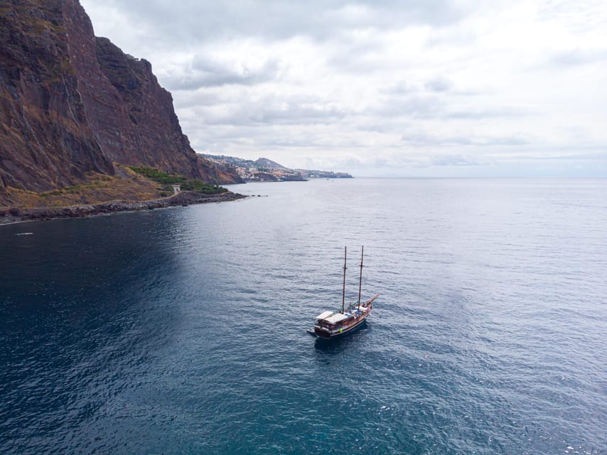 Madeira : 5 hour East Coast boat excursion - What to Pack: Towel, Swimsuit, and a Light Jacket