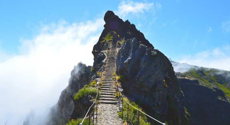 Madeira: Heavenly Sunset Pico do Arieiro with Snacks & Wine - Pico do Arieiro sunset: why this timing matters
