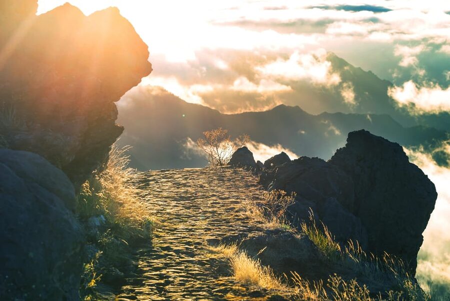 Madeira: Heavenly Sunset Pico do Arieiro with Snacks & Wine - Pico do Arieiro: photo stop, guided walking, and cloud views