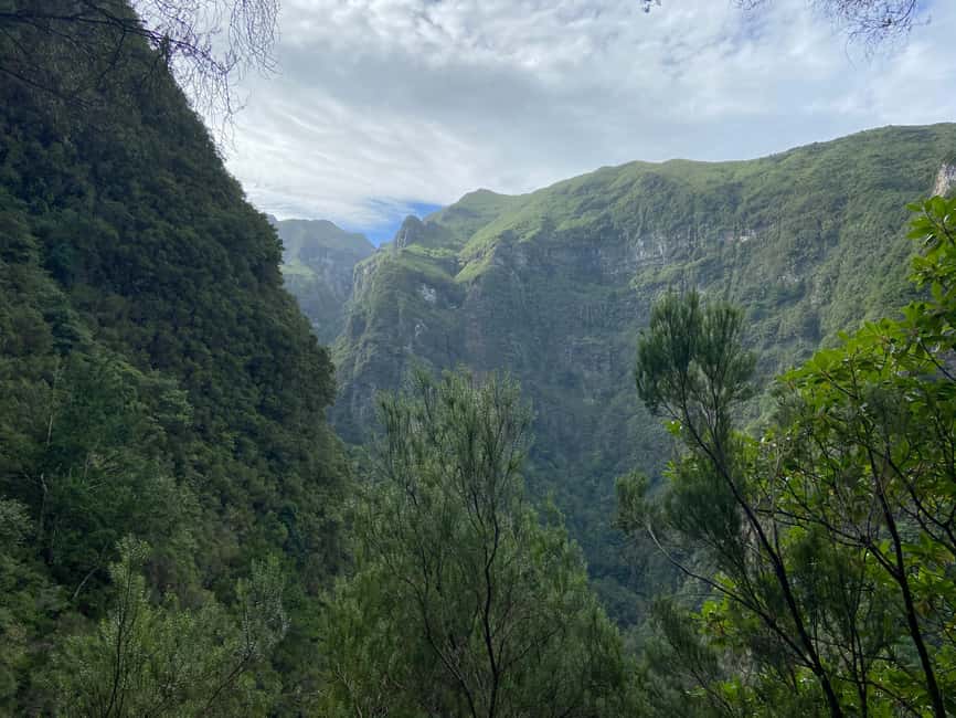 Madeira: PR 9 - Levada do Caldeirão Verde Hike Transfer - What to Bring (and What to Skip) for a Smooth, Wet Tunnel Day