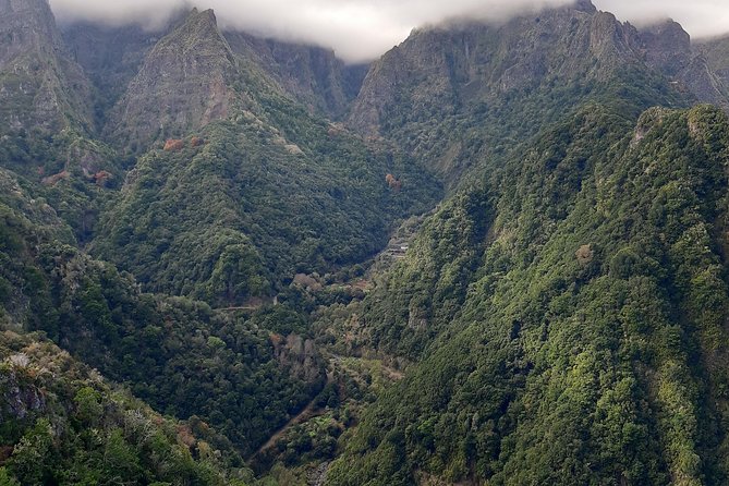 Madeira: Private 1.5-Kilometer Levada dos Balcões Hike PR11 - Balcões belvedere: where the views click into place