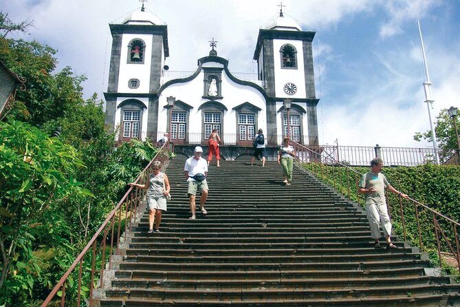 Monte Palace Tropical Garden tour with Cable Car - Group size, language, and comfort level