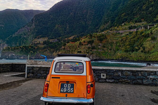 Oldtimer Sightseeing Tour in the West and Northwest - Cabo Gírao skywalk: the 589 m cliff moment