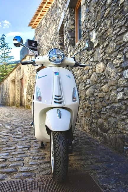 Private Vespa Tour Funchal & Câmara Lobos (3hrs) - Câmara de Lobos: Fishing Boats, Murals, and the Full Hour You Need