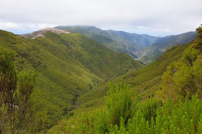 The Lakes Walk - The 10 km route: levadas, steps, and what the trail experience feels like